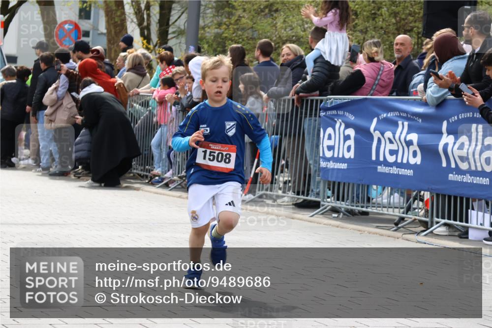 12.04.2026 - 45. Internationalen Wilhelmsburger Insellauf Strokosch-Dieckow http://msf.ph/oto/9489686 12.04.2026 14:08:04 Ziel 15, 1508 meine-sportfotos.de