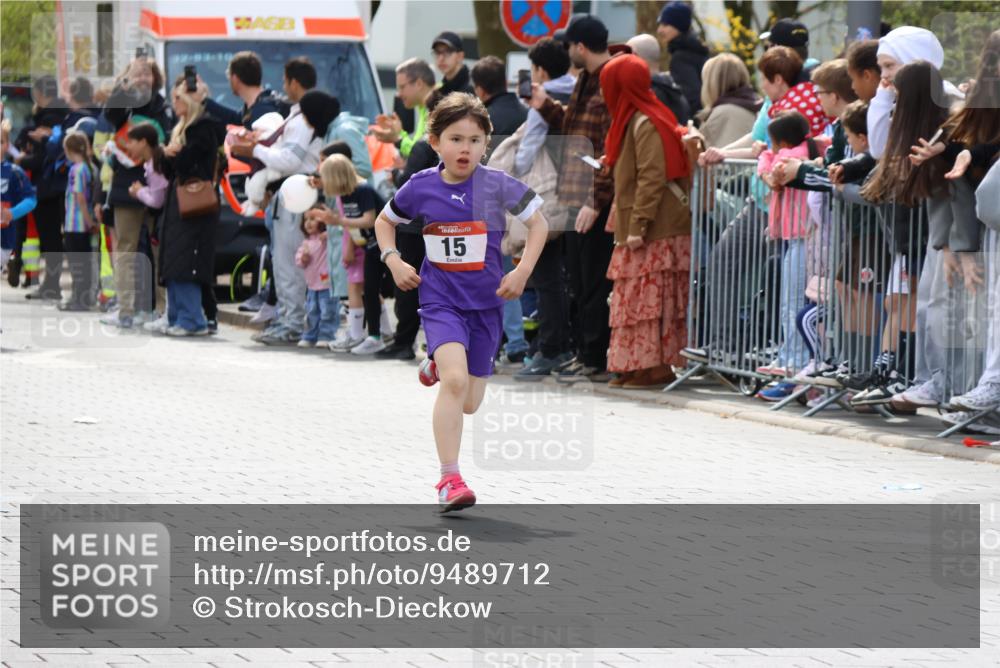 12.04.2026 - 45. Internationalen Wilhelmsburger Insellauf Strokosch-Dieckow http://msf.ph/oto/9489712 12.04.2026 14:07:59 Ziel 15, 1508 meine-sportfotos.de