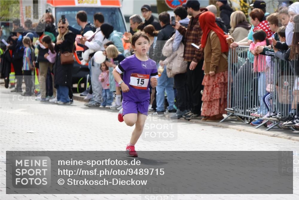 12.04.2026 - 45. Internationalen Wilhelmsburger Insellauf Strokosch-Dieckow http://msf.ph/oto/9489715 12.04.2026 14:07:59 Ziel 15, 1508 meine-sportfotos.de