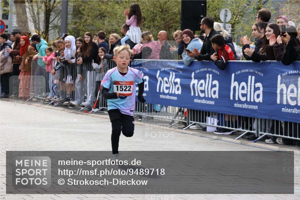 12.04.2026 - 45. Internationalen Wilhelmsburger Insellauf Strokosch-Dieckow http://msf.ph/oto/9489718 12.04.2026 14:07:48 Ziel 1522 meine-sportfotos.de