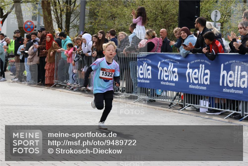 12.04.2026 - 45. Internationalen Wilhelmsburger Insellauf Strokosch-Dieckow http://msf.ph/oto/9489722 12.04.2026 14:07:47 Ziel 1522 meine-sportfotos.de