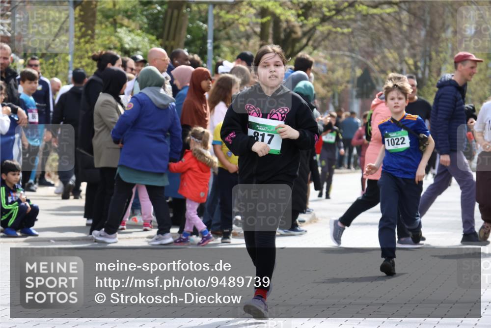 12.04.2026 - 45. Internationalen Wilhelmsburger Insellauf Strokosch-Dieckow http://msf.ph/oto/9489739 12.04.2026 14:36:16 Ziel 125, 827, 1024, 517, 521, 817, 1022 meine-sportfotos.de