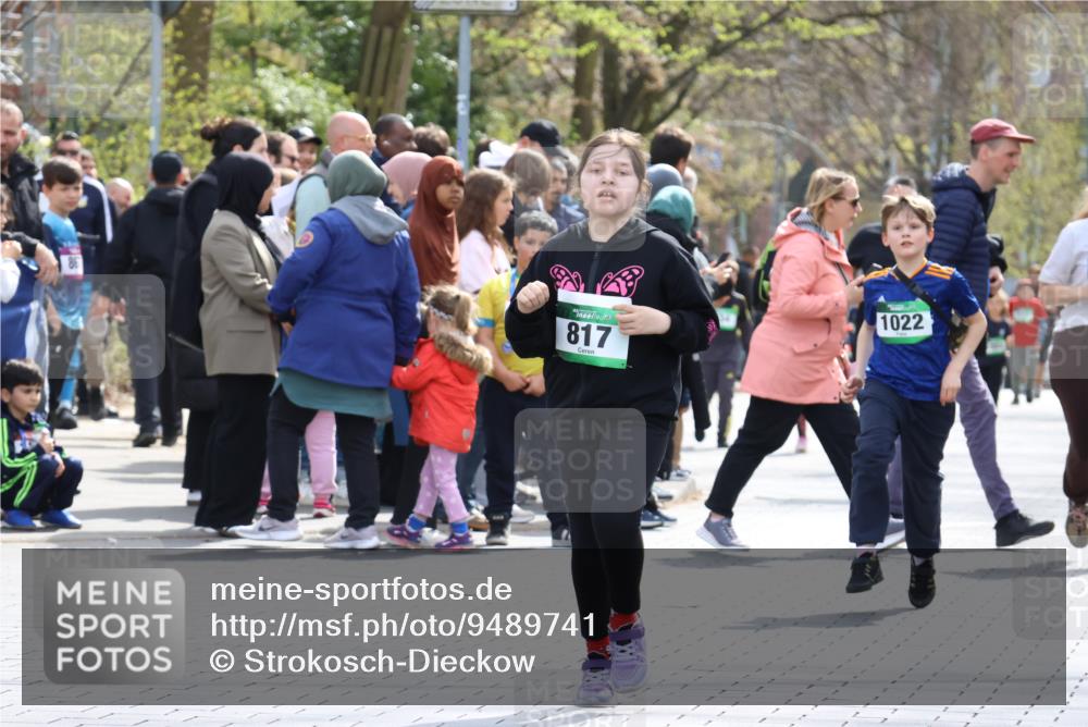 12.04.2026 - 45. Internationalen Wilhelmsburger Insellauf Strokosch-Dieckow http://msf.ph/oto/9489741 12.04.2026 14:36:16 Ziel 125, 827, 1024, 517, 521, 817, 1022 meine-sportfotos.de