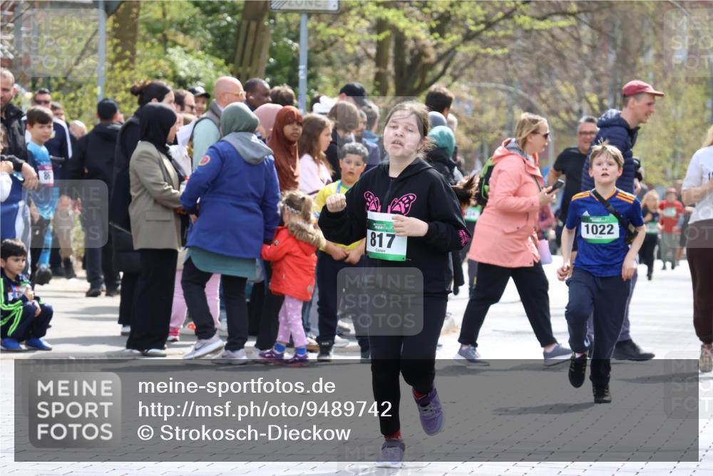 12.04.2026 - 45. Internationalen Wilhelmsburger Insellauf Strokosch-Dieckow http://msf.ph/oto/9489742 12.04.2026 14:36:16 Ziel 125, 827, 1024, 517, 521, 817, 1022 meine-sportfotos.de