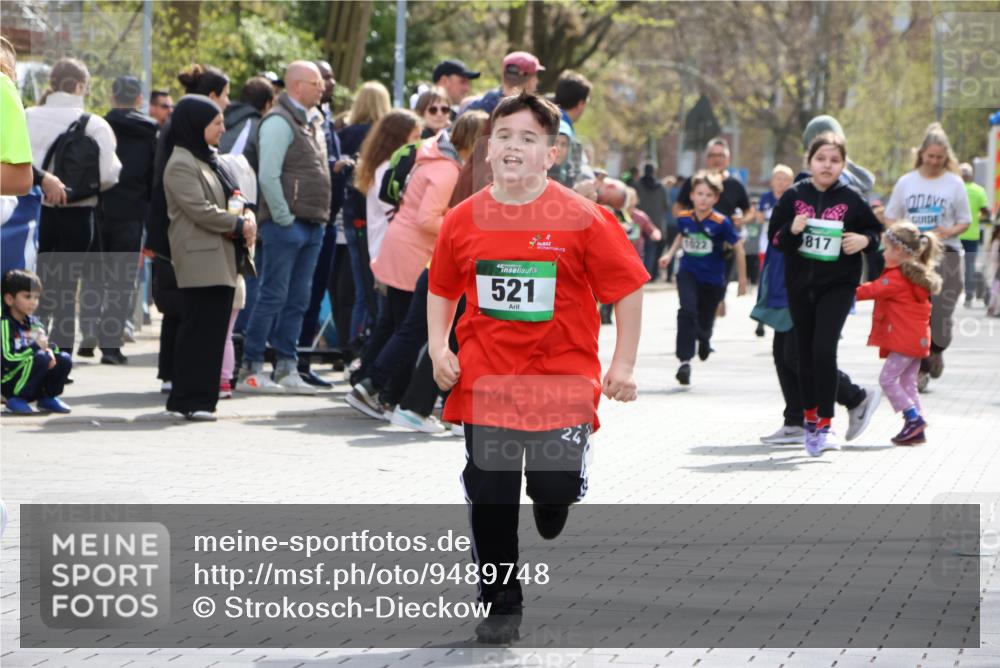 12.04.2026 - 45. Internationalen Wilhelmsburger Insellauf Strokosch-Dieckow http://msf.ph/oto/9489748 12.04.2026 14:36:13 Ziel 820, 328, 1025, 360, 325, 125, 827, 1024, 517, 521 meine-sportfotos.de