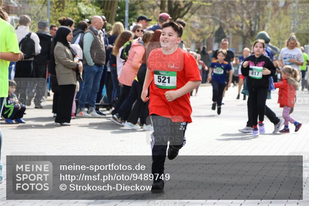 12.04.2026 - 45. Internationalen Wilhelmsburger Insellauf Strokosch-Dieckow http://msf.ph/oto/9489749 12.04.2026 14:36:13 Ziel 820, 328, 1025, 360, 325, 125, 827, 1024, 517, 521 meine-sportfotos.de