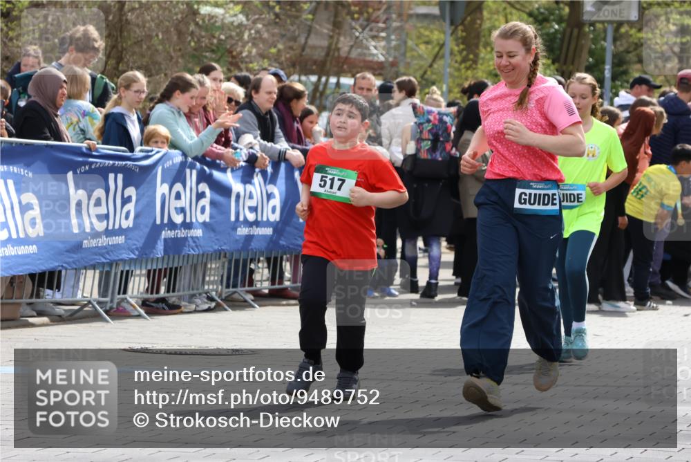 12.04.2026 - 45. Internationalen Wilhelmsburger Insellauf Strokosch-Dieckow http://msf.ph/oto/9489752 12.04.2026 14:36:11 Ziel 820, 328, 1025, 360, 325, 125, 827, 1024, 517, 521 meine-sportfotos.de