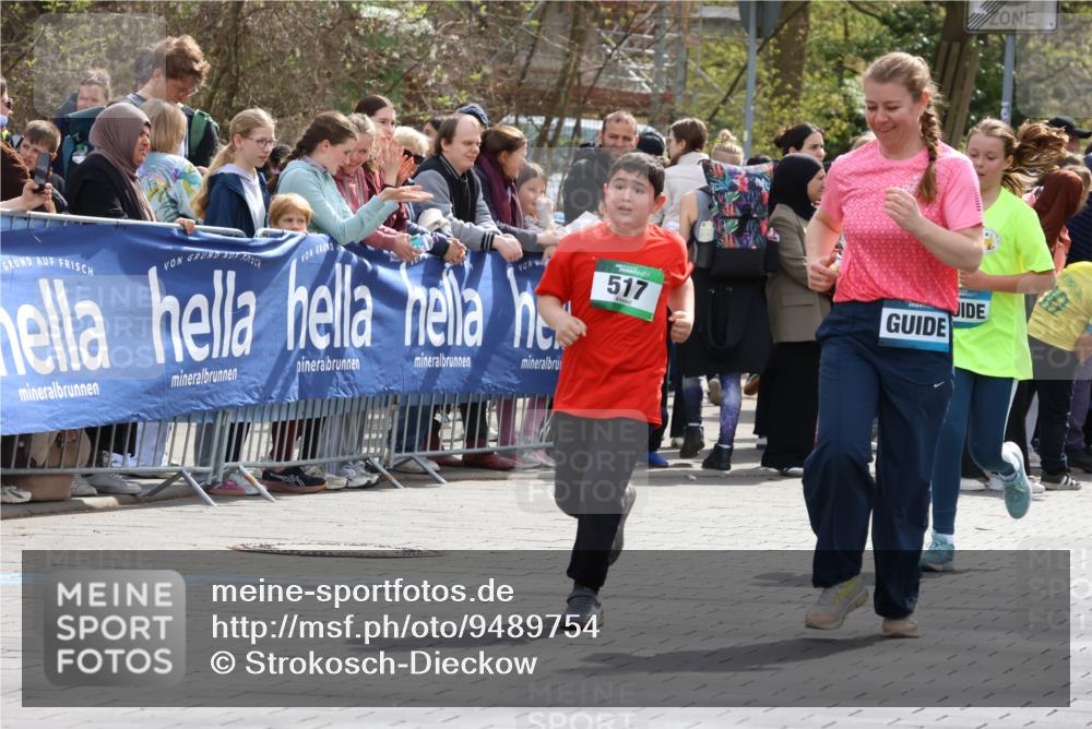 12.04.2026 - 45. Internationalen Wilhelmsburger Insellauf Strokosch-Dieckow http://msf.ph/oto/9489754 12.04.2026 14:36:11 Ziel 820, 328, 1025, 360, 325, 125, 827, 1024, 517, 521 meine-sportfotos.de