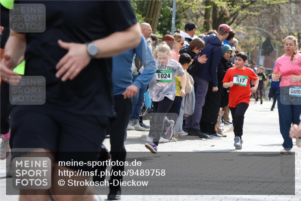 12.04.2026 - 45. Internationalen Wilhelmsburger Insellauf Strokosch-Dieckow http://msf.ph/oto/9489758 12.04.2026 14:36:08 Ziel 93, 148, 1710, 863, 820, 328, 1025, 360, 325, 125, 827, 1024 meine-sportfotos.de