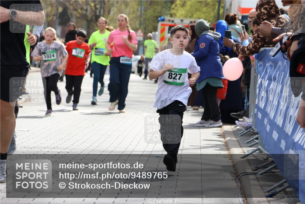 12.04.2026 - 45. Internationalen Wilhelmsburger Insellauf Strokosch-Dieckow http://msf.ph/oto/9489765 12.04.2026 14:36:06 Ziel 93, 148, 1710, 863, 820, 328, 1025, 360, 325, 125, 827 meine-sportfotos.de