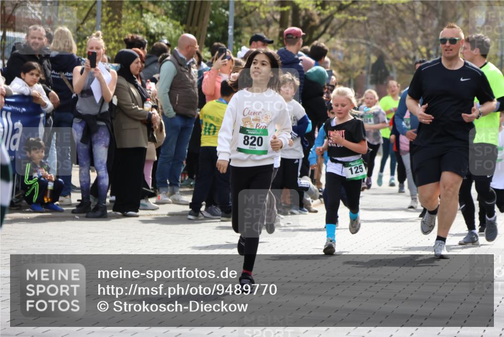 12.04.2026 - 45. Internationalen Wilhelmsburger Insellauf Strokosch-Dieckow http://msf.ph/oto/9489770 12.04.2026 14:36:03 Ziel 847, 641, 1056, 411, 93, 148, 1710, 863, 820, 328, 1025, 360, 325 meine-sportfotos.de