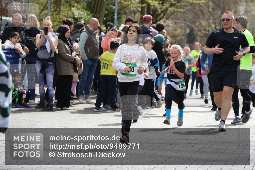 12.04.2026 - 45. Internationalen Wilhelmsburger Insellauf Strokosch-Dieckow http://msf.ph/oto/9489771 12.04.2026 14:36:03 Ziel 847, 641, 1056, 411, 93, 148, 1710, 863, 820, 328, 1025, 360, 325 meine-sportfotos.de