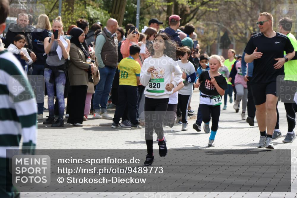 12.04.2026 - 45. Internationalen Wilhelmsburger Insellauf Strokosch-Dieckow http://msf.ph/oto/9489773 12.04.2026 14:36:03 Ziel 847, 641, 1056, 411, 93, 148, 1710, 863, 820, 328, 1025, 360, 325 meine-sportfotos.de