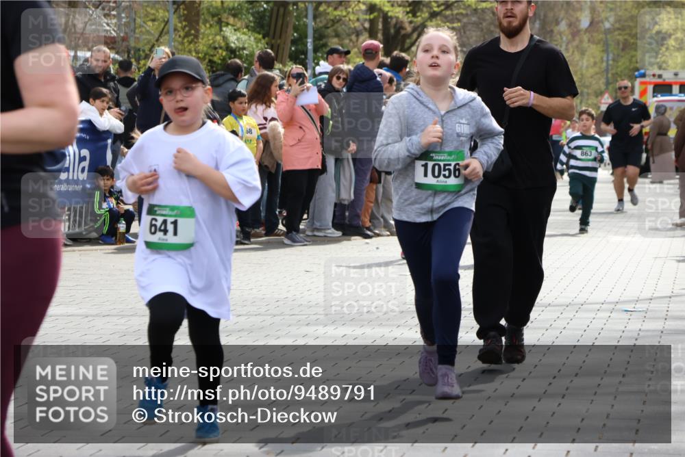 12.04.2026 - 45. Internationalen Wilhelmsburger Insellauf Strokosch-Dieckow http://msf.ph/oto/9489791 12.04.2026 14:35:56 Ziel 583, 628, 557, 585, 79, 76, 344, 90, 1732, 847, 641, 1056, 411, 93, 148 meine-sportfotos.de