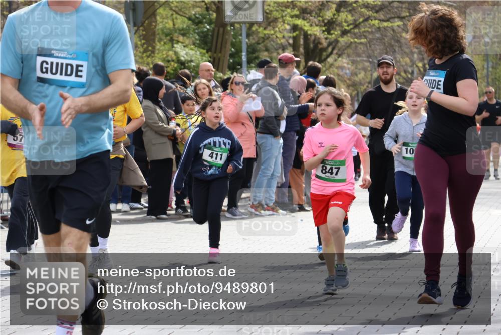 12.04.2026 - 45. Internationalen Wilhelmsburger Insellauf Strokosch-Dieckow http://msf.ph/oto/9489801 12.04.2026 14:35:53 Ziel 1069, 583, 628, 557, 585, 79, 76, 344, 90, 1732, 847, 641, 1056, 411 meine-sportfotos.de