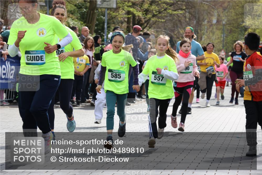 12.04.2026 - 45. Internationalen Wilhelmsburger Insellauf Strokosch-Dieckow http://msf.ph/oto/9489810 12.04.2026 14:35:47 Ziel 77, 549, 1729, 606, 13, 850, 481, 81, 1069, 583, 628, 557, 585, 79, 76 meine-sportfotos.de
