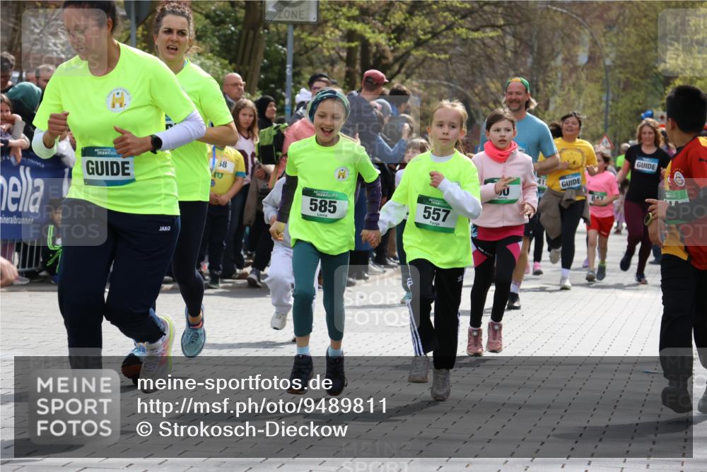 12.04.2026 - 45. Internationalen Wilhelmsburger Insellauf Strokosch-Dieckow http://msf.ph/oto/9489811 12.04.2026 14:35:47 Ziel 77, 549, 1729, 606, 13, 850, 481, 81, 1069, 583, 628, 557, 585, 79, 76 meine-sportfotos.de