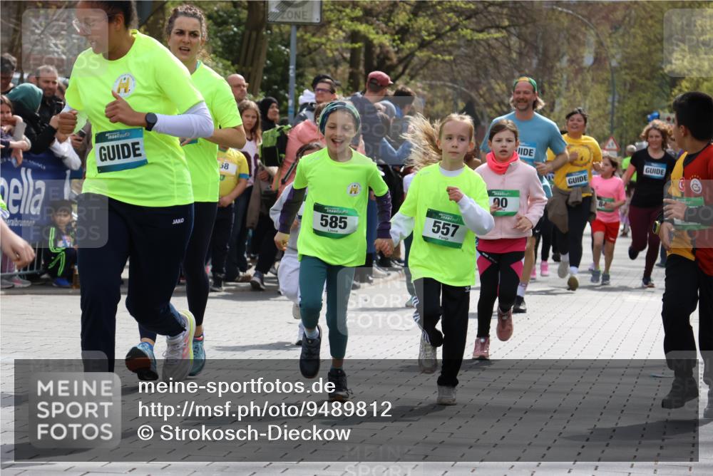 12.04.2026 - 45. Internationalen Wilhelmsburger Insellauf Strokosch-Dieckow http://msf.ph/oto/9489812 12.04.2026 14:35:47 Ziel 77, 549, 1729, 606, 13, 850, 481, 81, 1069, 583, 628, 557, 585, 79, 76 meine-sportfotos.de