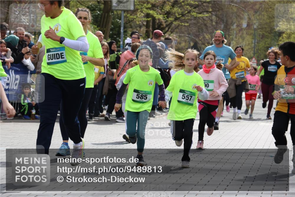 12.04.2026 - 45. Internationalen Wilhelmsburger Insellauf Strokosch-Dieckow http://msf.ph/oto/9489813 12.04.2026 14:35:47 Ziel 77, 549, 1729, 606, 13, 850, 481, 81, 1069, 583, 628, 557, 585, 79, 76 meine-sportfotos.de