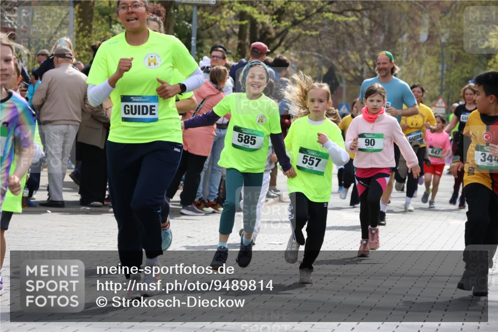 12.04.2026 - 45. Internationalen Wilhelmsburger Insellauf Strokosch-Dieckow http://msf.ph/oto/9489814 12.04.2026 14:35:47 Ziel 77, 549, 1729, 606, 13, 850, 481, 81, 1069, 583, 628, 557, 585, 79, 76 meine-sportfotos.de