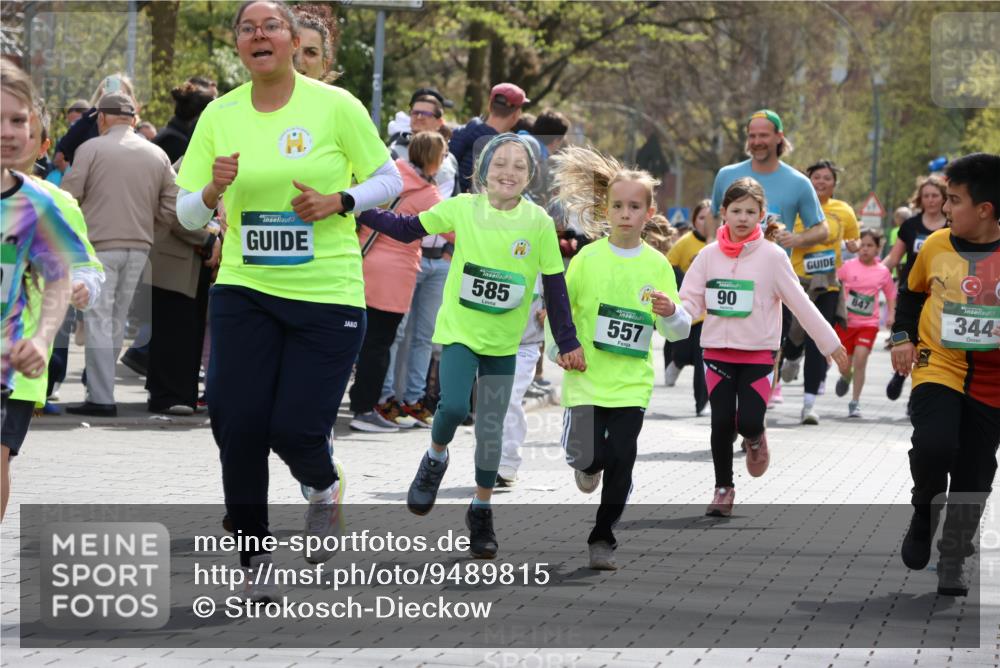 12.04.2026 - 45. Internationalen Wilhelmsburger Insellauf Strokosch-Dieckow http://msf.ph/oto/9489815 12.04.2026 14:35:47 Ziel 77, 549, 1729, 606, 13, 850, 481, 81, 1069, 583, 628, 557, 585, 79, 76 meine-sportfotos.de