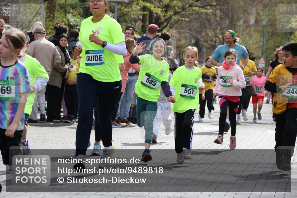 12.04.2026 - 45. Internationalen Wilhelmsburger Insellauf Strokosch-Dieckow http://msf.ph/oto/9489818 12.04.2026 14:35:46 Ziel 77, 549, 1729, 606, 13, 850, 481, 81, 1069, 583, 628, 557, 585 meine-sportfotos.de