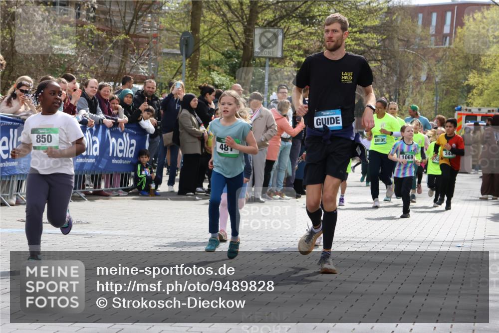 12.04.2026 - 45. Internationalen Wilhelmsburger Insellauf Strokosch-Dieckow http://msf.ph/oto/9489828 12.04.2026 14:35:42 Ziel 425, 813, 674, 1724, 118, 322, 525, 77, 549, 1729, 606, 13, 850, 481, 81 meine-sportfotos.de