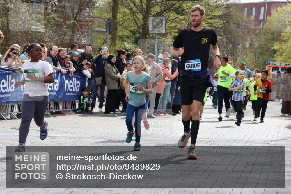 12.04.2026 - 45. Internationalen Wilhelmsburger Insellauf Strokosch-Dieckow http://msf.ph/oto/9489829 12.04.2026 14:35:42 Ziel 425, 813, 674, 1724, 118, 322, 525, 77, 549, 1729, 606, 13, 850, 481, 81 meine-sportfotos.de