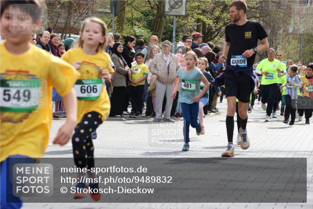 12.04.2026 - 45. Internationalen Wilhelmsburger Insellauf Strokosch-Dieckow http://msf.ph/oto/9489832 12.04.2026 14:35:41 Ziel 364, 425, 813, 674, 1724, 118, 322, 525, 77, 549, 1729, 606, 13, 850, 481, 81 meine-sportfotos.de