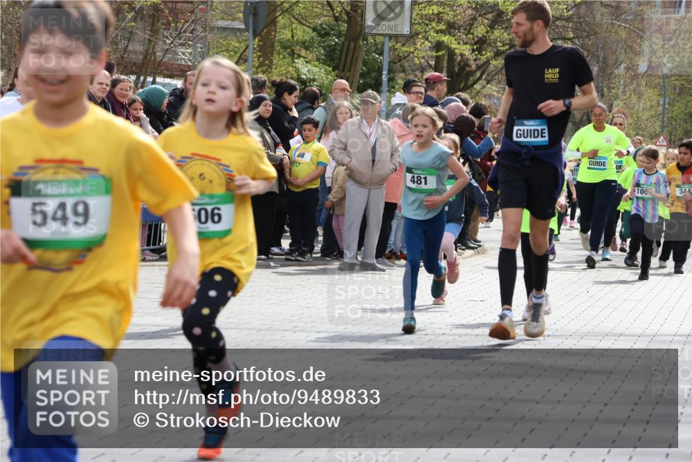 12.04.2026 - 45. Internationalen Wilhelmsburger Insellauf Strokosch-Dieckow http://msf.ph/oto/9489833 12.04.2026 14:35:41 Ziel 364, 425, 813, 674, 1724, 118, 322, 525, 77, 549, 1729, 606, 13, 850, 481, 81 meine-sportfotos.de