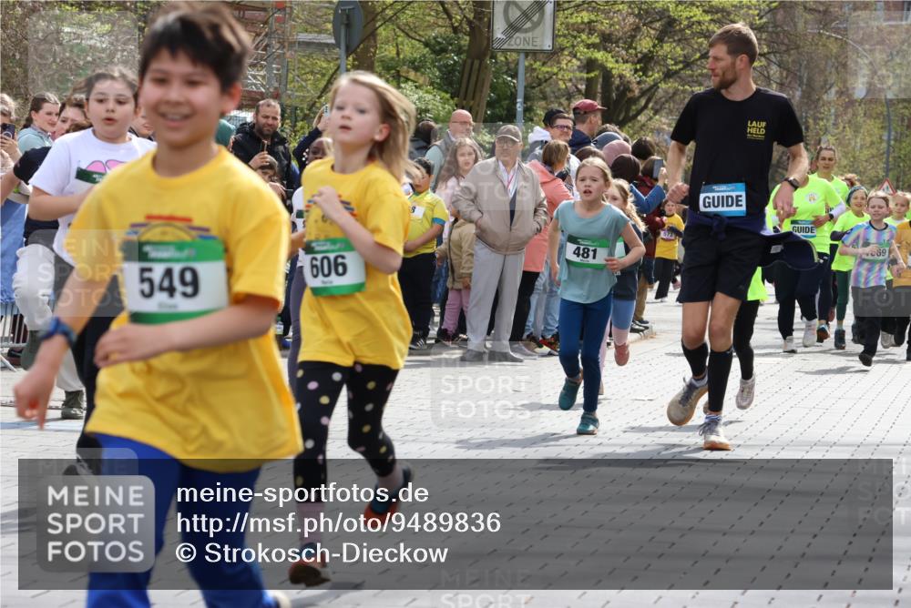 12.04.2026 - 45. Internationalen Wilhelmsburger Insellauf Strokosch-Dieckow http://msf.ph/oto/9489836 12.04.2026 14:35:41 Ziel 364, 425, 813, 674, 1724, 118, 322, 525, 77, 549, 1729, 606, 13, 850, 481, 81 meine-sportfotos.de