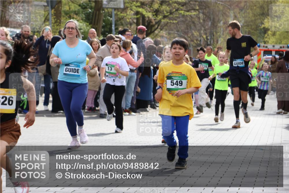 12.04.2026 - 45. Internationalen Wilhelmsburger Insellauf Strokosch-Dieckow http://msf.ph/oto/9489842 12.04.2026 14:35:38 Ziel 851, 515, 432, 513, 442, 603, 364, 425, 813, 674, 1724, 118, 322, 525, 77, 549, 1729, 606, 13 meine-sportfotos.de