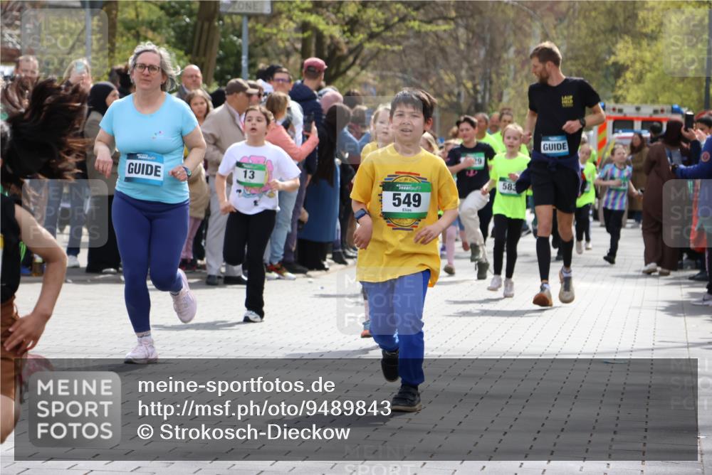 12.04.2026 - 45. Internationalen Wilhelmsburger Insellauf Strokosch-Dieckow http://msf.ph/oto/9489843 12.04.2026 14:35:38 Ziel 851, 515, 432, 513, 442, 603, 364, 425, 813, 674, 1724, 118, 322, 525, 77, 549, 1729, 606, 13 meine-sportfotos.de