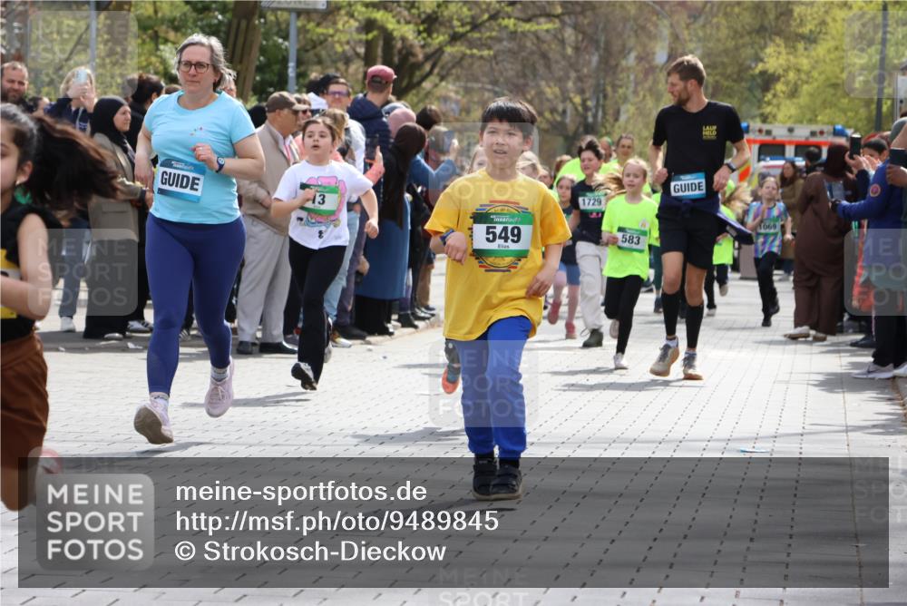 12.04.2026 - 45. Internationalen Wilhelmsburger Insellauf Strokosch-Dieckow http://msf.ph/oto/9489845 12.04.2026 14:35:38 Ziel 851, 515, 432, 513, 442, 603, 364, 425, 813, 674, 1724, 118, 322, 525, 77, 549, 1729, 606, 13 meine-sportfotos.de