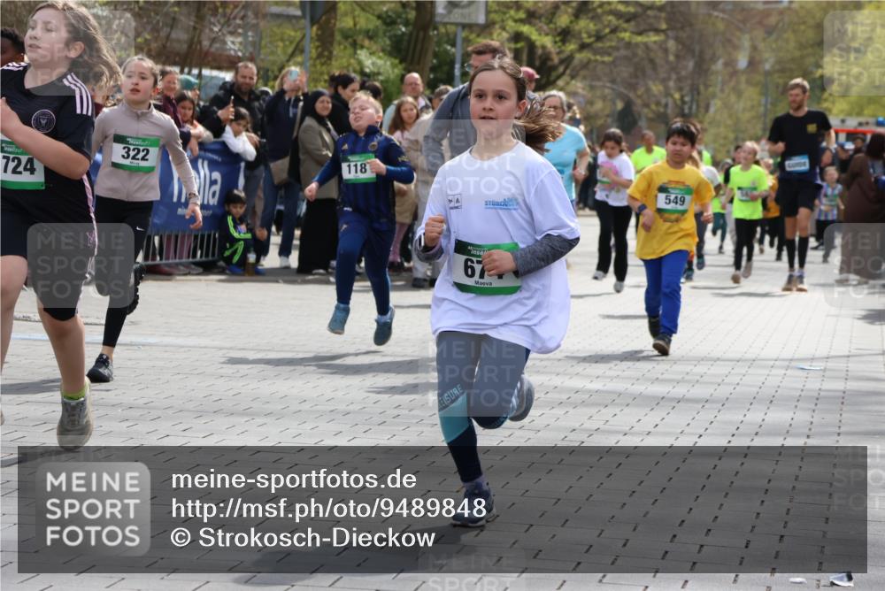 12.04.2026 - 45. Internationalen Wilhelmsburger Insellauf Strokosch-Dieckow http://msf.ph/oto/9489848 12.04.2026 14:35:36 Ziel 514, 594, 680, 851, 515, 432, 513, 442, 603, 364, 425, 813, 674, 1724, 118, 322, 525, 77, 549, 1729, 606 meine-sportfotos.de