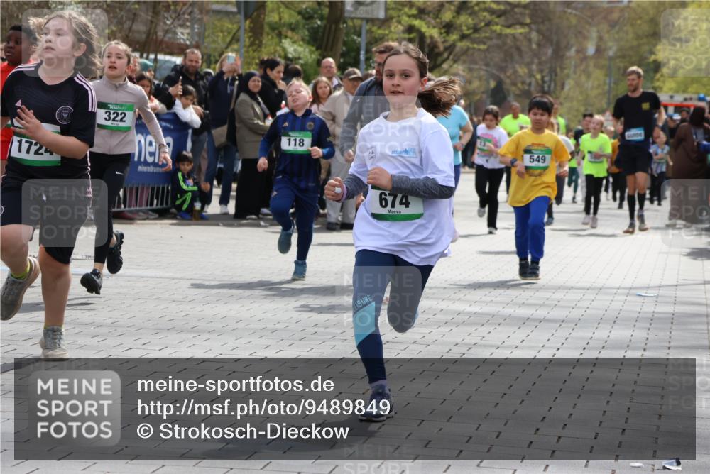 12.04.2026 - 45. Internationalen Wilhelmsburger Insellauf Strokosch-Dieckow http://msf.ph/oto/9489849 12.04.2026 14:35:36 Ziel 514, 594, 680, 851, 515, 432, 513, 442, 603, 364, 425, 813, 674, 1724, 118, 322, 525, 77, 549, 1729, 606 meine-sportfotos.de