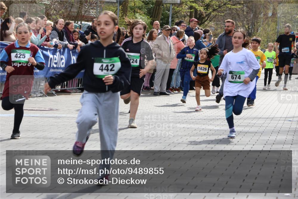 12.04.2026 - 45. Internationalen Wilhelmsburger Insellauf Strokosch-Dieckow http://msf.ph/oto/9489855 12.04.2026 14:35:35 Ziel 334, 514, 594, 680, 851, 515, 432, 513, 442, 603, 364, 425, 813, 674, 1724, 118, 322, 525, 77, 549 meine-sportfotos.de