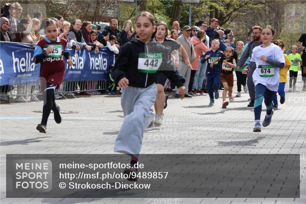 12.04.2026 - 45. Internationalen Wilhelmsburger Insellauf Strokosch-Dieckow http://msf.ph/oto/9489857 12.04.2026 14:35:35 Ziel 334, 514, 594, 680, 851, 515, 432, 513, 442, 603, 364, 425, 813, 674, 1724, 118, 322, 525, 77, 549 meine-sportfotos.de