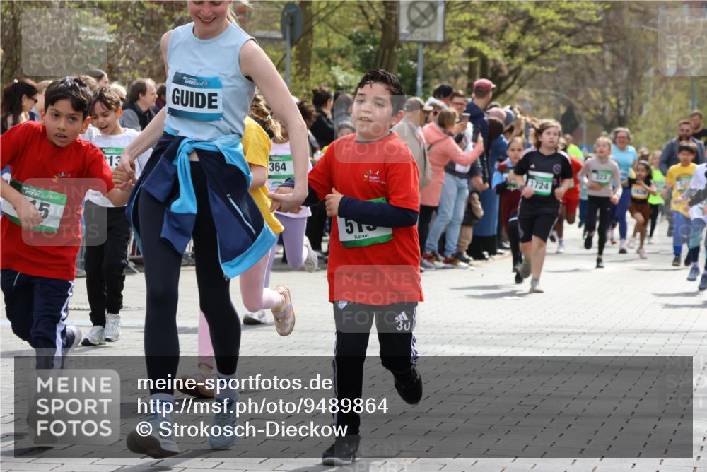 12.04.2026 - 45. Internationalen Wilhelmsburger Insellauf Strokosch-Dieckow http://msf.ph/oto/9489864 12.04.2026 14:35:32 Ziel 474, 484, 137, 582, 334, 514, 594, 680, 851, 515, 432, 513, 442, 603, 364, 425, 813, 674, 1724, 118, 322, 525 meine-sportfotos.de