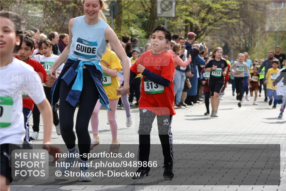 12.04.2026 - 45. Internationalen Wilhelmsburger Insellauf Strokosch-Dieckow http://msf.ph/oto/9489866 12.04.2026 14:35:32 Ziel 474, 484, 137, 582, 334, 514, 594, 680, 851, 515, 432, 513, 442, 603, 364, 425, 813, 674, 1724, 118, 322, 525 meine-sportfotos.de