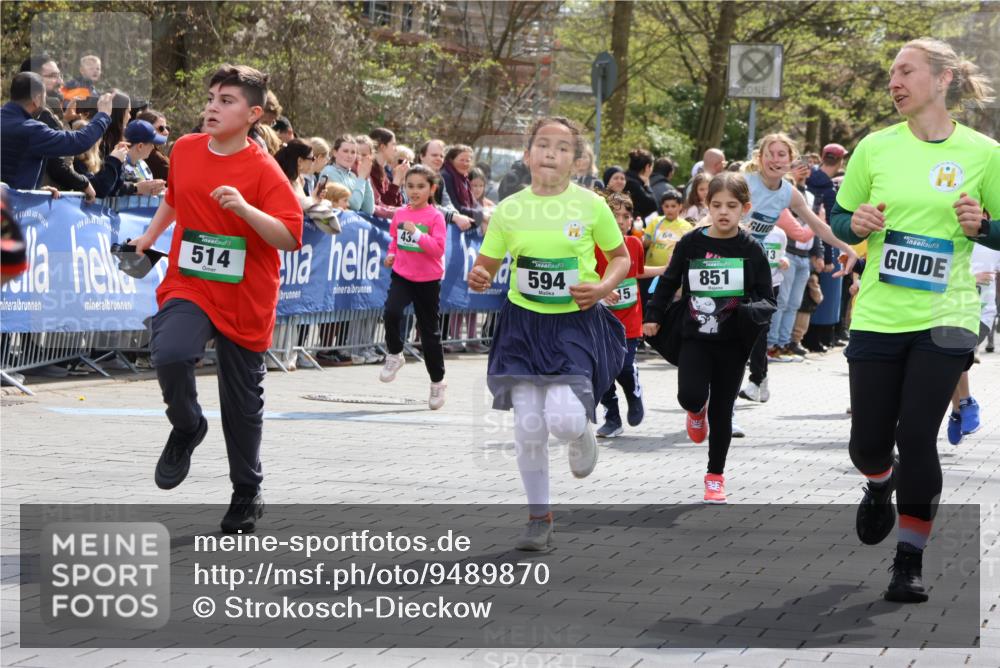 12.04.2026 - 45. Internationalen Wilhelmsburger Insellauf Strokosch-Dieckow http://msf.ph/oto/9489870 12.04.2026 14:35:29 Ziel 1717, 312, 340, 848, 1728, 474, 484, 137, 582, 334, 514, 594, 680, 851, 515, 432, 513, 442, 603, 364 meine-sportfotos.de