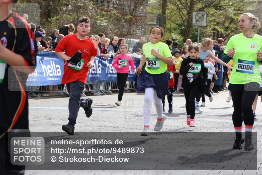 12.04.2026 - 45. Internationalen Wilhelmsburger Insellauf Strokosch-Dieckow http://msf.ph/oto/9489873 12.04.2026 14:35:29 Ziel 1717, 312, 340, 848, 1728, 474, 484, 137, 582, 334, 514, 594, 680, 851, 515, 432, 513, 442, 603, 364 meine-sportfotos.de