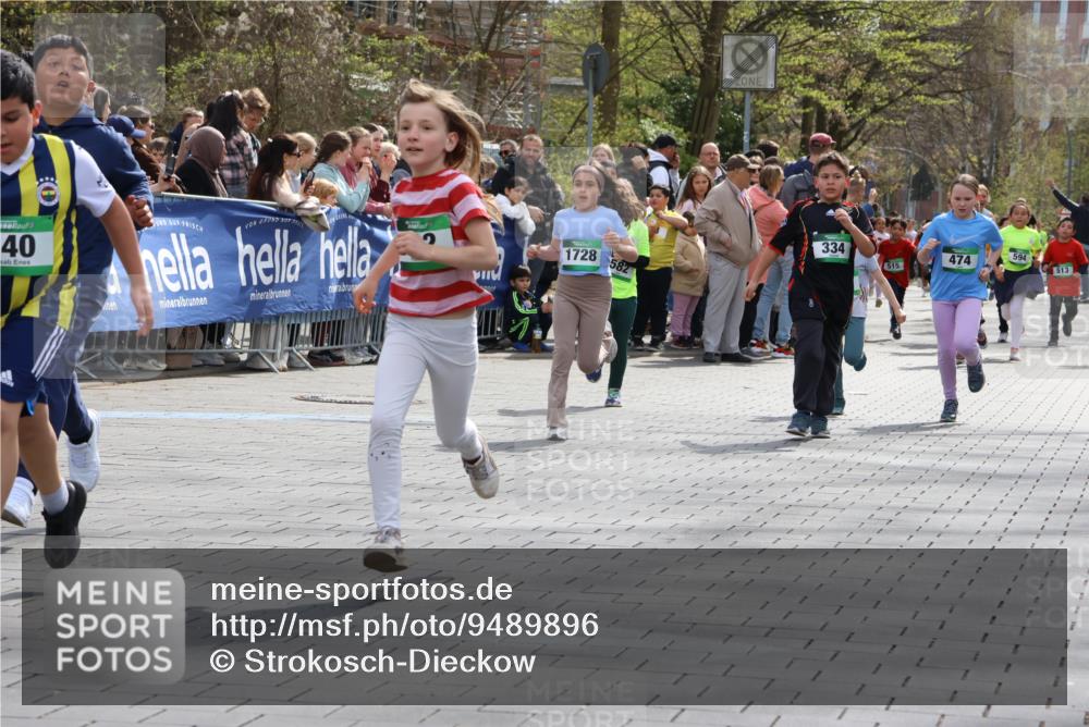 12.04.2026 - 45. Internationalen Wilhelmsburger Insellauf Strokosch-Dieckow http://msf.ph/oto/9489896 12.04.2026 14:35:23 Ziel 419, 80, 366, 574, 1017, 1717, 312, 340, 848, 1728, 474, 484, 137, 582, 334 meine-sportfotos.de
