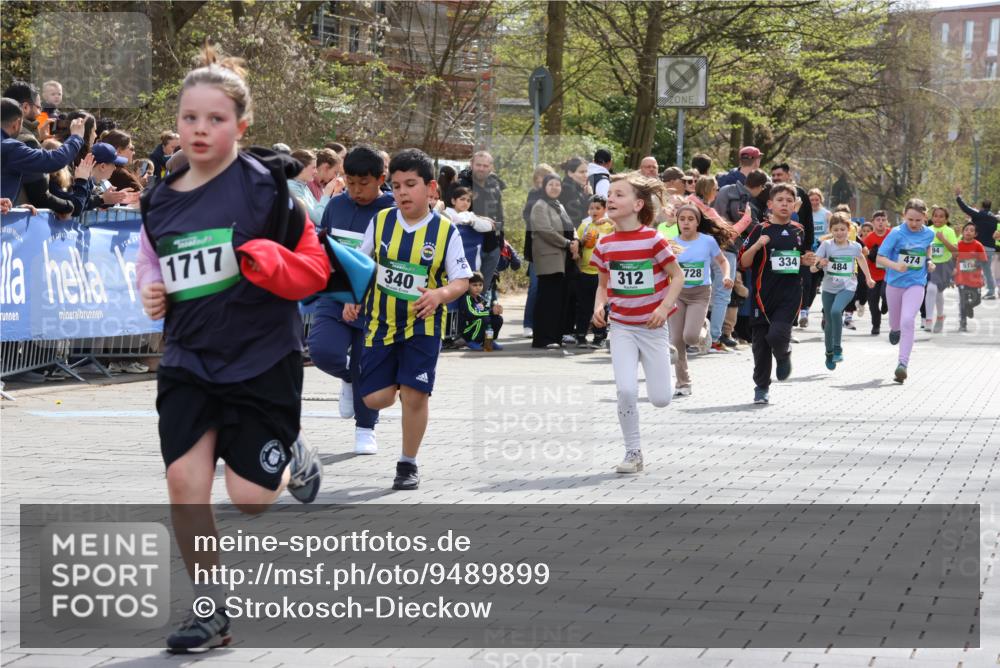 12.04.2026 - 45. Internationalen Wilhelmsburger Insellauf Strokosch-Dieckow http://msf.ph/oto/9489899 12.04.2026 14:35:22 Ziel 419, 80, 366, 574, 1017, 1717, 312, 340, 848, 1728, 474, 484, 137, 582 meine-sportfotos.de