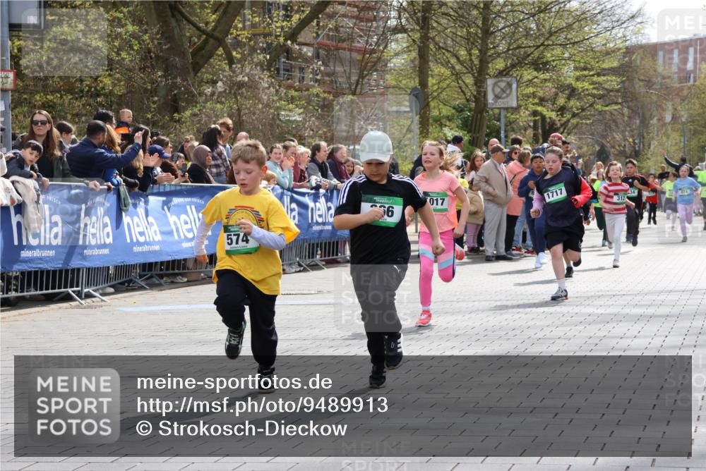 12.04.2026 - 45. Internationalen Wilhelmsburger Insellauf Strokosch-Dieckow http://msf.ph/oto/9489913 12.04.2026 14:35:19 Ziel 1703, 156, 659, 873, 142, 522, 1009, 419, 80, 366, 574, 1017, 1717, 312, 340, 848, 1728 meine-sportfotos.de
