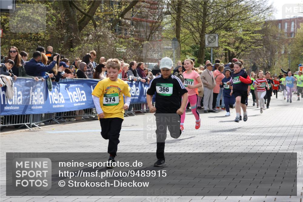 12.04.2026 - 45. Internationalen Wilhelmsburger Insellauf Strokosch-Dieckow http://msf.ph/oto/9489915 12.04.2026 14:35:19 Ziel 1703, 156, 659, 873, 142, 522, 1009, 419, 80, 366, 574, 1017, 1717, 312, 340, 848, 1728 meine-sportfotos.de