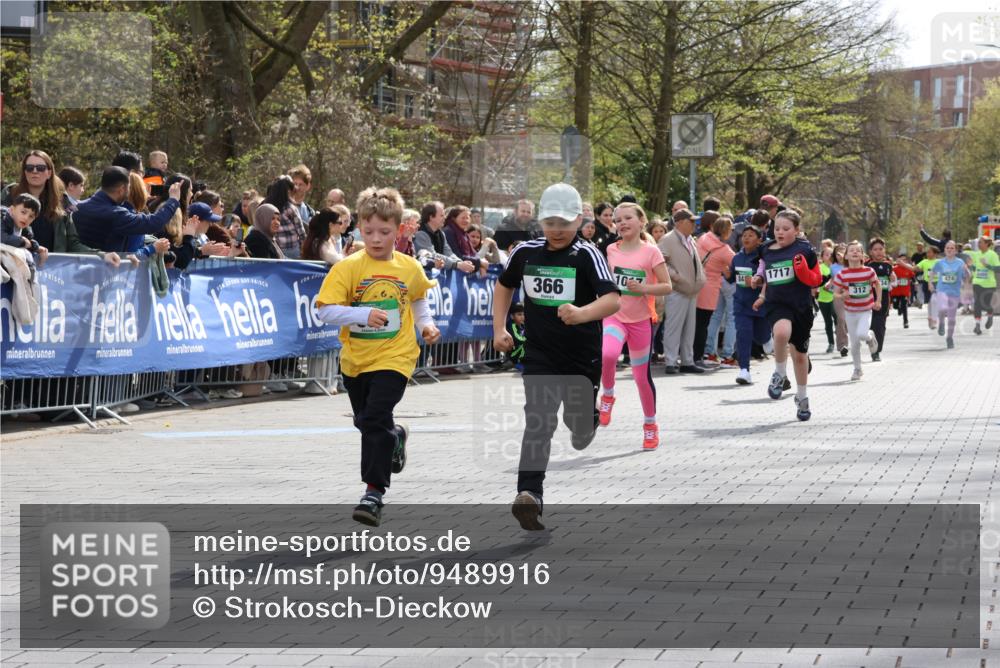 12.04.2026 - 45. Internationalen Wilhelmsburger Insellauf Strokosch-Dieckow http://msf.ph/oto/9489916 12.04.2026 14:35:19 Ziel 1703, 156, 659, 873, 142, 522, 1009, 419, 80, 366, 574, 1017, 1717, 312, 340, 848, 1728 meine-sportfotos.de
