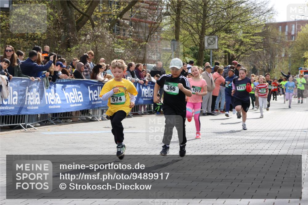 12.04.2026 - 45. Internationalen Wilhelmsburger Insellauf Strokosch-Dieckow http://msf.ph/oto/9489917 12.04.2026 14:35:19 Ziel 1703, 156, 659, 873, 142, 522, 1009, 419, 80, 366, 574, 1017, 1717, 312, 340, 848, 1728 meine-sportfotos.de