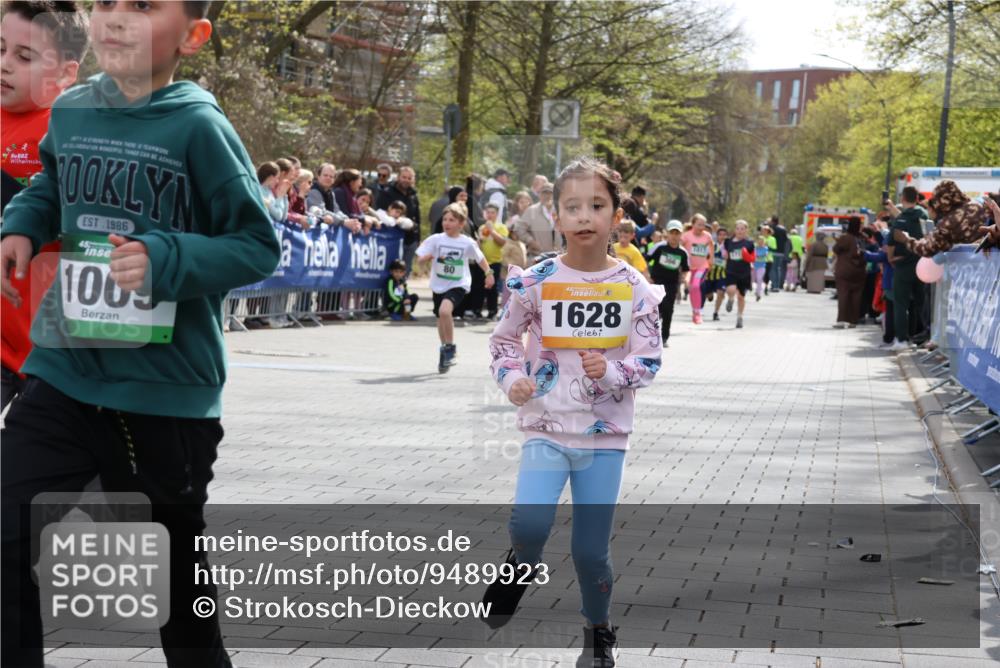 12.04.2026 - 45. Internationalen Wilhelmsburger Insellauf Strokosch-Dieckow http://msf.ph/oto/9489923 12.04.2026 14:35:15 Ziel 415, 1707, 846, 842, 1703, 156, 659, 873, 142, 522, 1009, 419, 80, 366, 574 meine-sportfotos.de