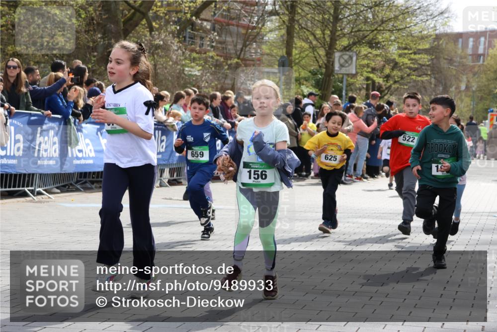 12.04.2026 - 45. Internationalen Wilhelmsburger Insellauf Strokosch-Dieckow http://msf.ph/oto/9489933 12.04.2026 14:35:13 Ziel 836, 869, 415, 1707, 846, 842, 1703, 156, 659, 873, 142, 522, 1009, 419, 80, 366, 574 meine-sportfotos.de